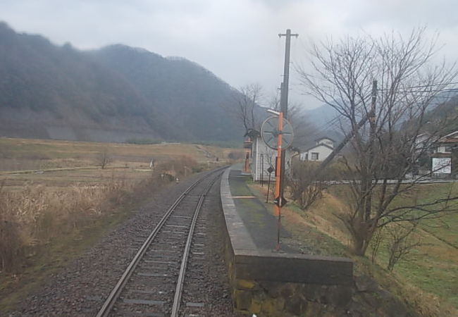 江津市内最東端かつ最南端の駅です