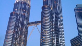 夜のペトロナスツインタワー
