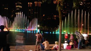 噴水ショーが綺麗なＫＬＣＣ公園