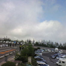 雲に包まれると、雲と同じ高さにいることを実感します。