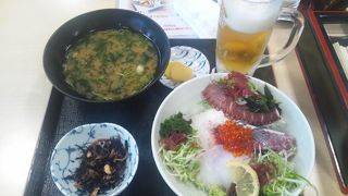 鳴門市から香川へ行く道沿いにある『お魚食堂』