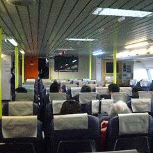 エコノミーは満席でも、スーパークラスはゆったり！