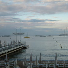 バカンス気分たっぷりの浜辺