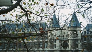 歴史の一こまを目の当たりにする場所