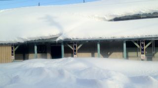 河岸段丘の上にあって階段が大変