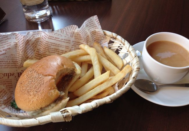 ランチタイムはお得。テレビ見ながらゆっくりできます