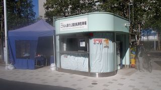 港南口前に有る自転車置き場です。