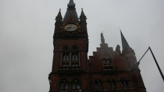 時計塔もある素敵な駅舎