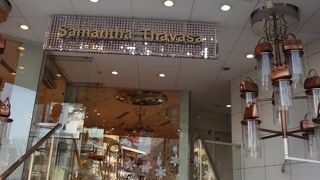 表参道の交差点にあります