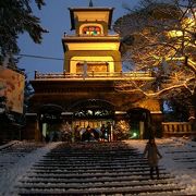 ステンドグラスの神門