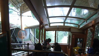 暑い時の手軽な避暑地。山上からの景色は抜群。山上はバスも走ってます。