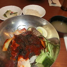 辛い版。これにシャリシャリスープを投入します