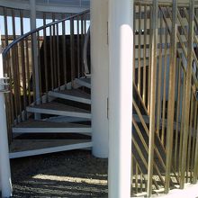 螺旋階段から灯台の上にある展望台へ行けます。