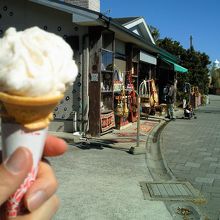 灯台を眺めながら、トルコアイスはいかが？