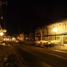 和洋折衷の木造2階建家屋が多く残っています。