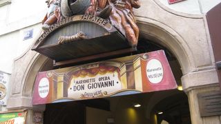 カレル通りにある