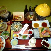 勿論、この後にも何品かの料理が出てきます。お腹一杯になりまし