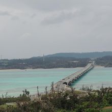 古宇利島から見た古宇利大橋