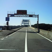 「ポケットパーク」から「展望台」に行くときは、横断注意