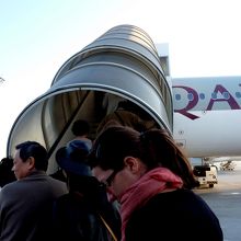 タラップを上る