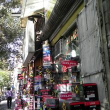 イマームホメイニ広場起点のアミールカビール通り。