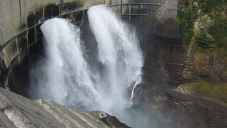 近くまで行ってダムを見てみる