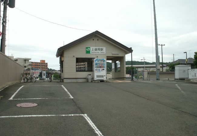 市街地の中にあります