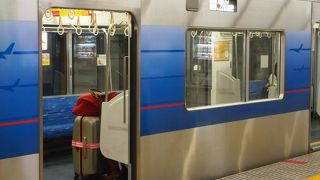 成田へのアクセスは少し時間がかかる