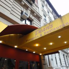 ピザ屋さん、ディーンズ。