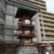 道後温泉の駅前名物。芸が細かいですよ。