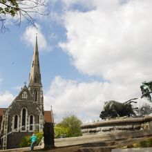 ゲフィオンの泉と聖アルバニ教会