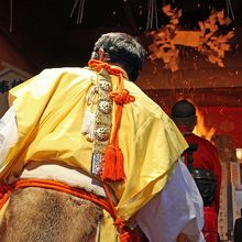 山伏（修験者）が祈祷をします。