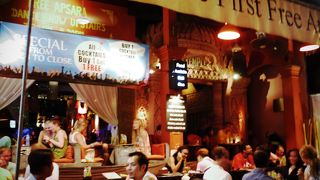 パブストリートのオシャレなレストラン