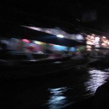 蛍クルージングのボートから見たマーケット