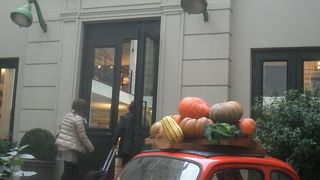 かわいいクルマが目印の小物屋さん