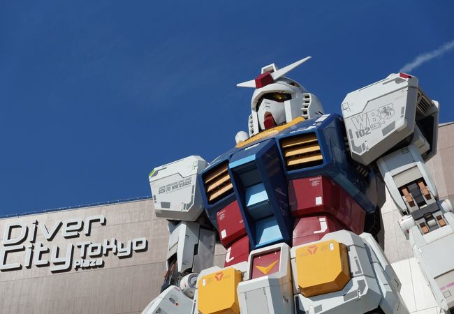 ダイバーシティ東京のガンダム像