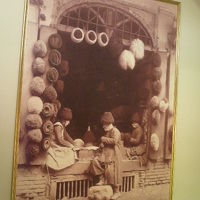 廊下にグルジアの博物館に飾られてるらしい写真が