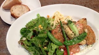 カツレツランチはボリューム満点