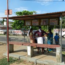 トリバンドラム空港近くのバス停