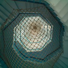 内部の螺旋階段を上ります