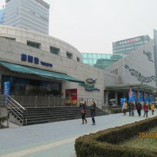 上海海洋水族館の入り口。