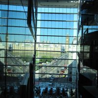 ホテル吹き抜けの窓からはビッグベンが間近に見える