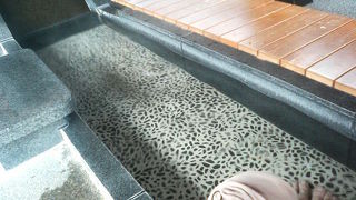 江戸風の邸宅で足湯と手湯を楽しむ