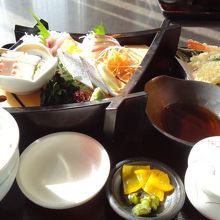 おいしいお酒とお刺身、そして瀬戸内の光