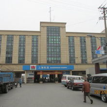 楊浦大橋の下にはフェリーが就航しています。