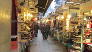 新しいお店が増えてます。白いたい焼き出現。