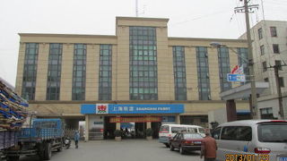 浦東と浦西を結ぶ幹線道路。