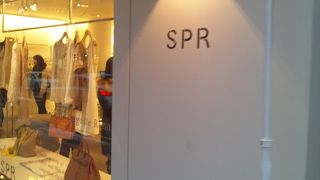 かわいい洋服いっぱいのときめく通り！