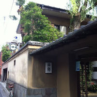 趣のある外観。木もいい感じ