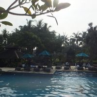 プールはスライダーもついていて子供も楽しめます